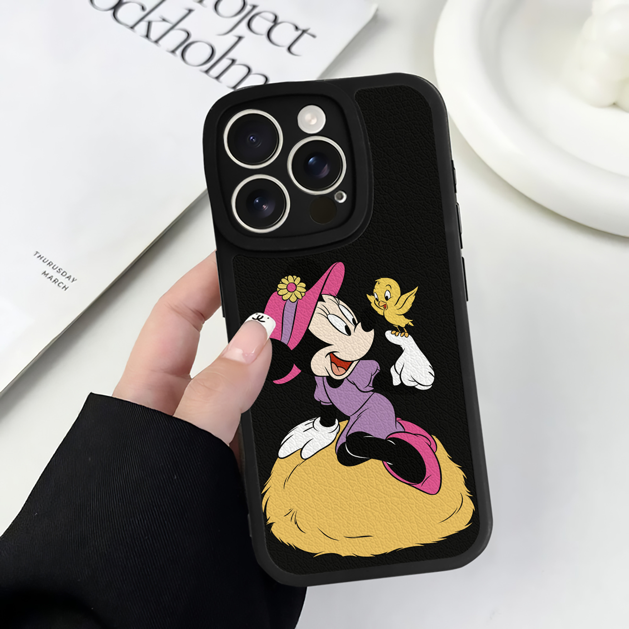 （画像用） ミッキーマウス Mickey Mouse 【iPhone 16シリーズ対応】シリコンスマホケース（レザー調） 材質：シリコン